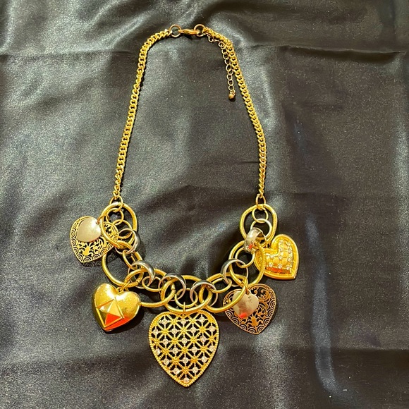 Jewelry - Heart Charm statement gold tone necklace